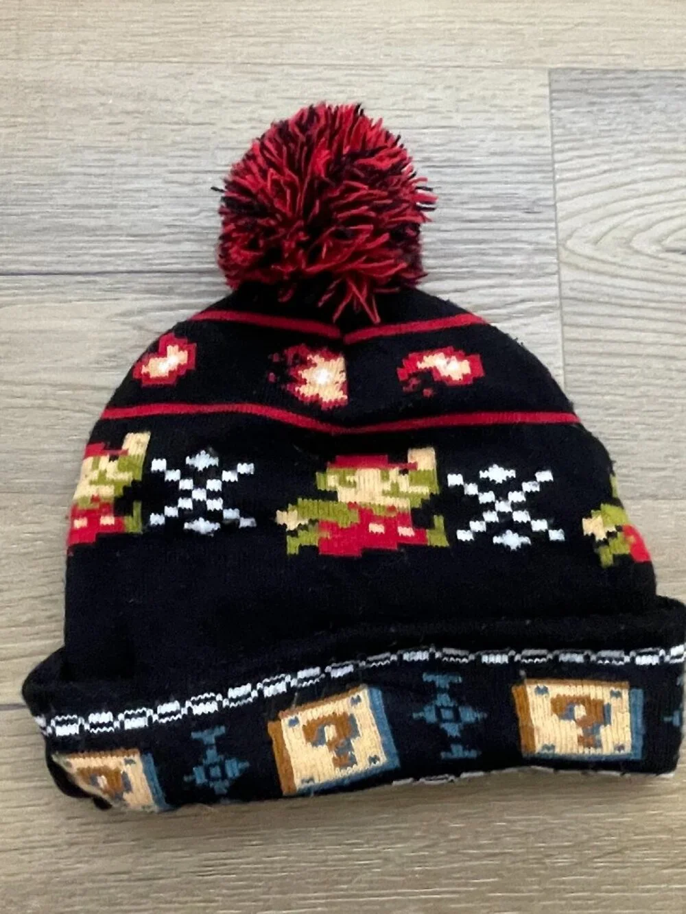 Nintendo Super Mario Bros 8-Bit Pixel Art Knit Pom Beanie Black Red Hat 2017